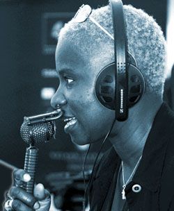 Angelique Kidjo (c) S. Gordon 2003